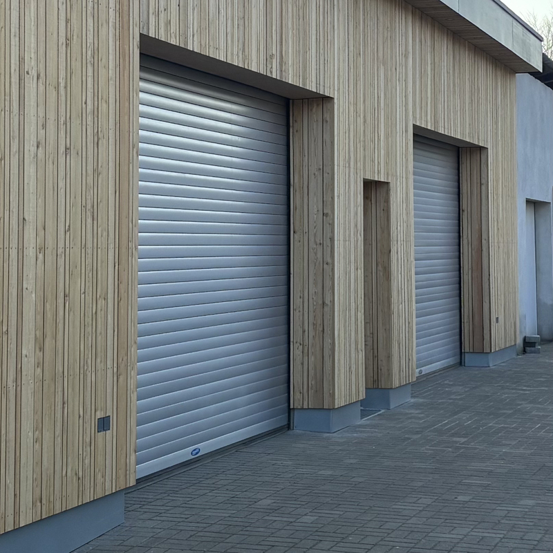 Eine braune Holzfassade